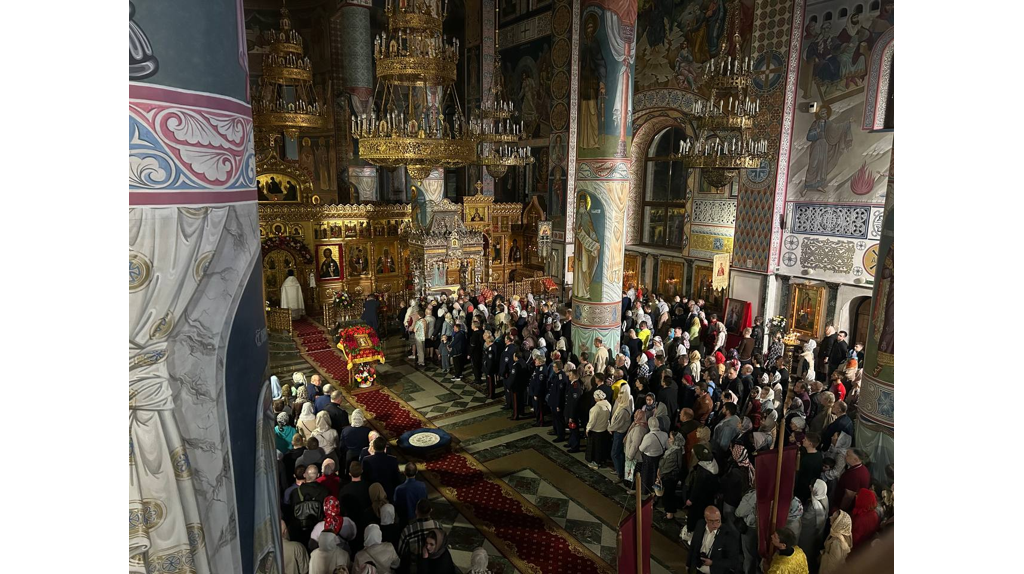 «Брянская губерния» вела трансляцию Пасхального богослужения из кафедрального собора Брянска