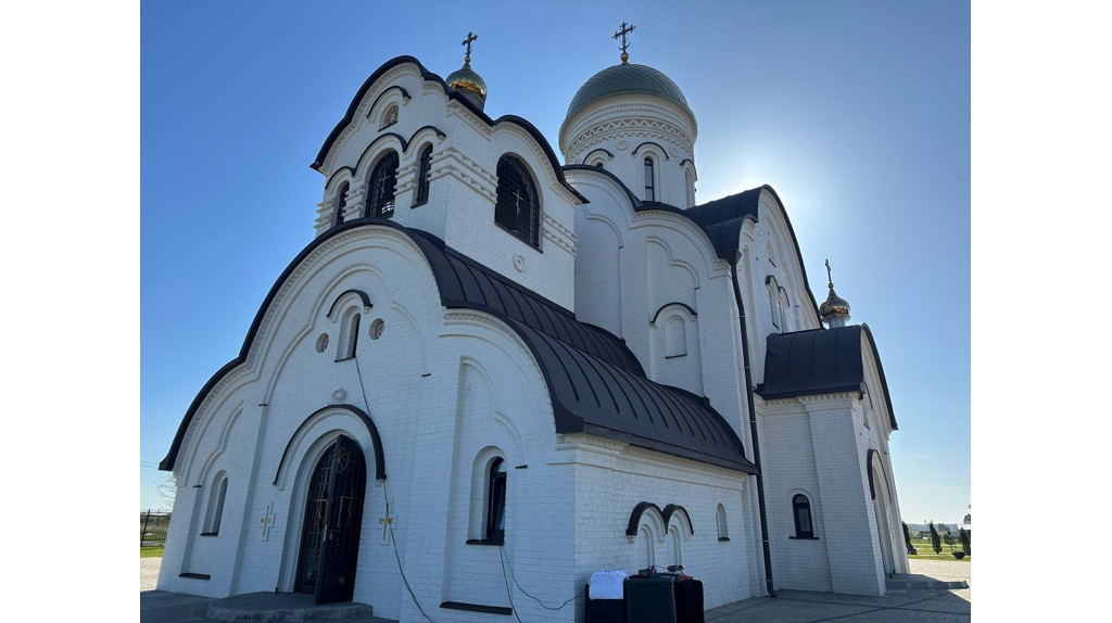 В селе Меленск Стародубского округа освятили храм, возведенный на пожертвования семьи главы Брянщины