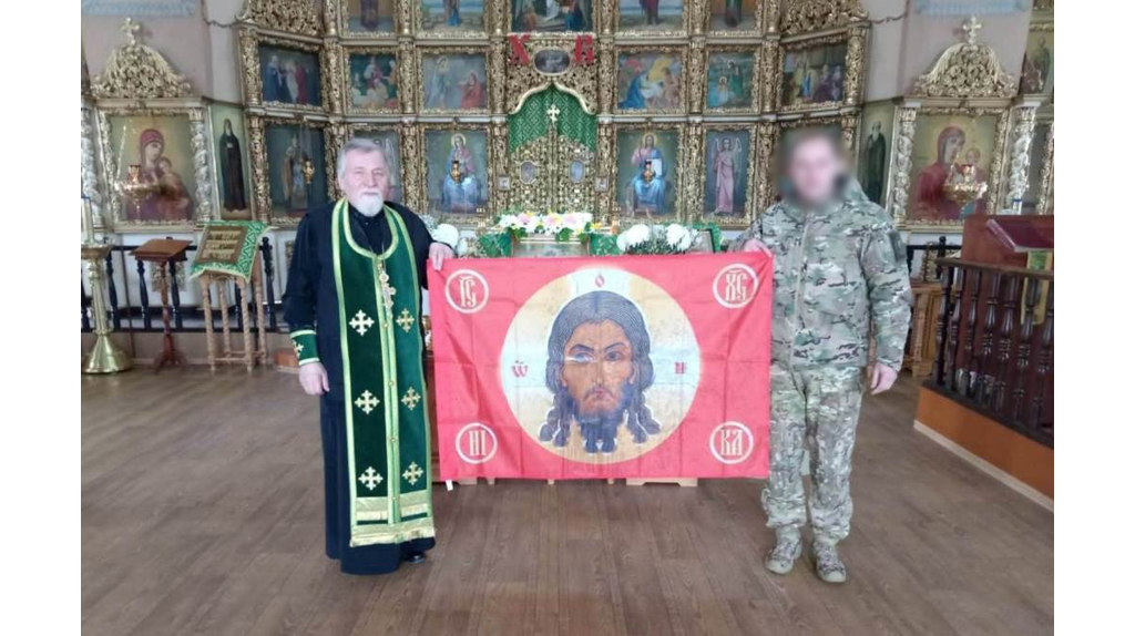 Для бойцов добровольческого отряда «БАРС-Брянск» освятили стяг с образом Спаса Нерукотворного