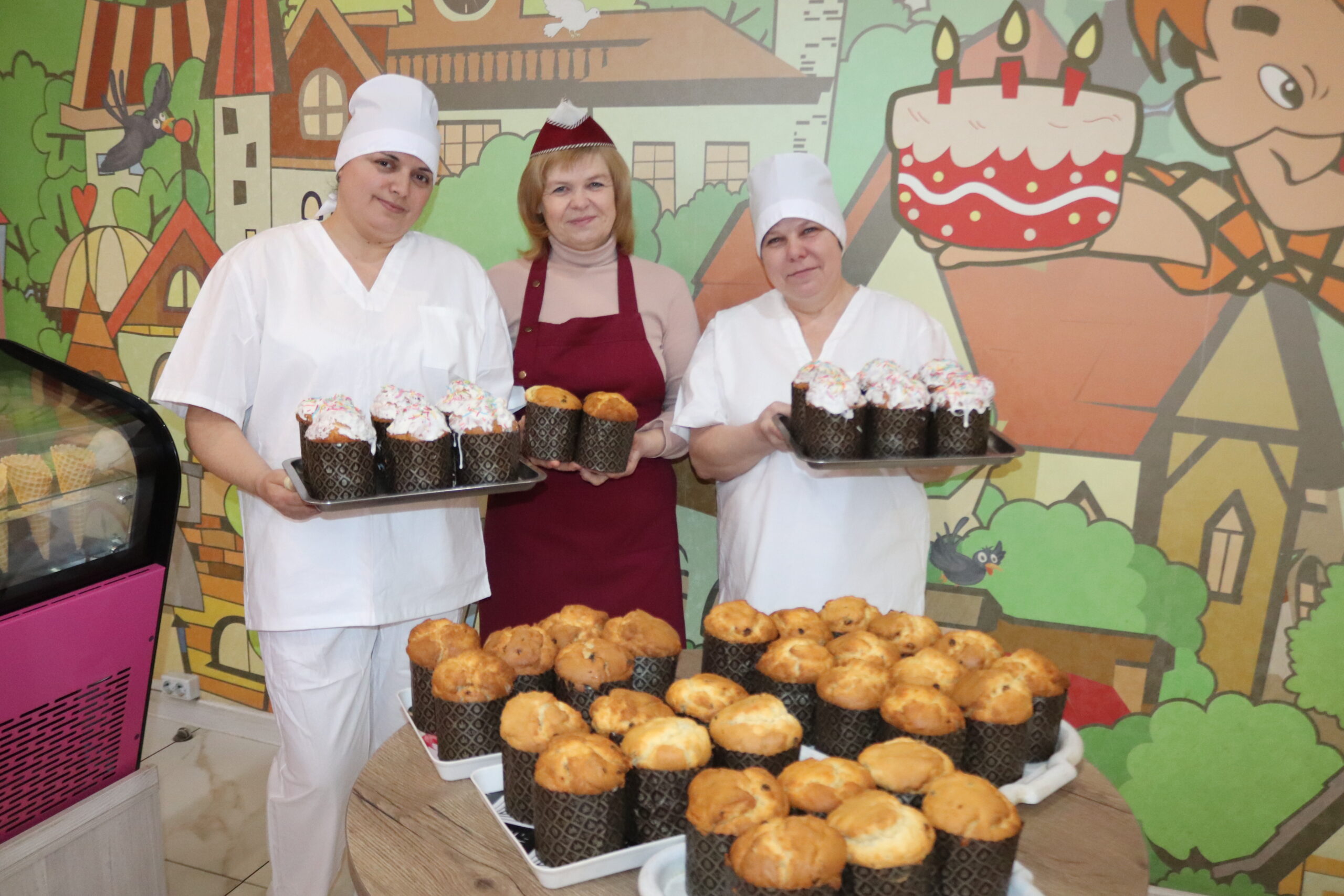 В трубчевском кафе «Нерусса» покупатели уже оценили вкус пасхальных куличей