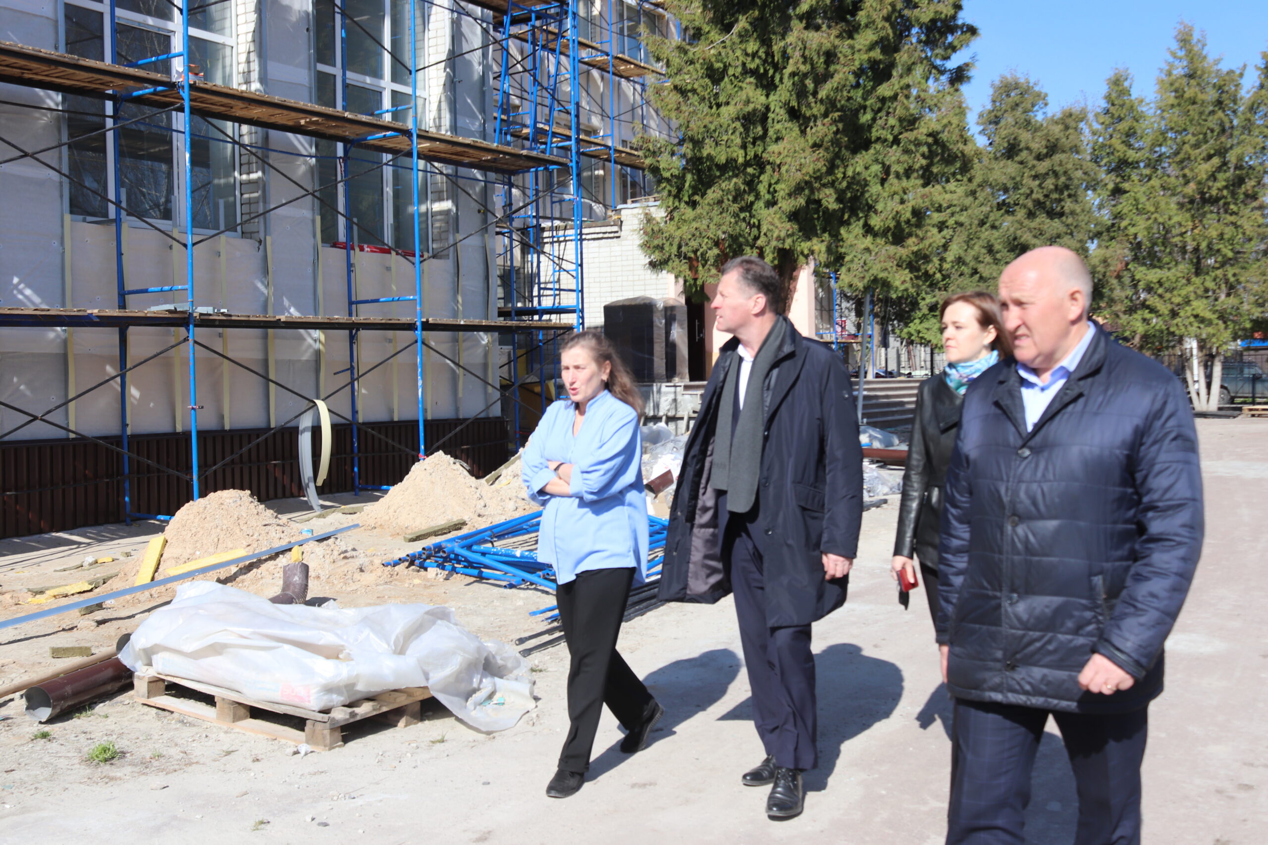 Руководители Трубчевского района посетили три важных стройобъекта города