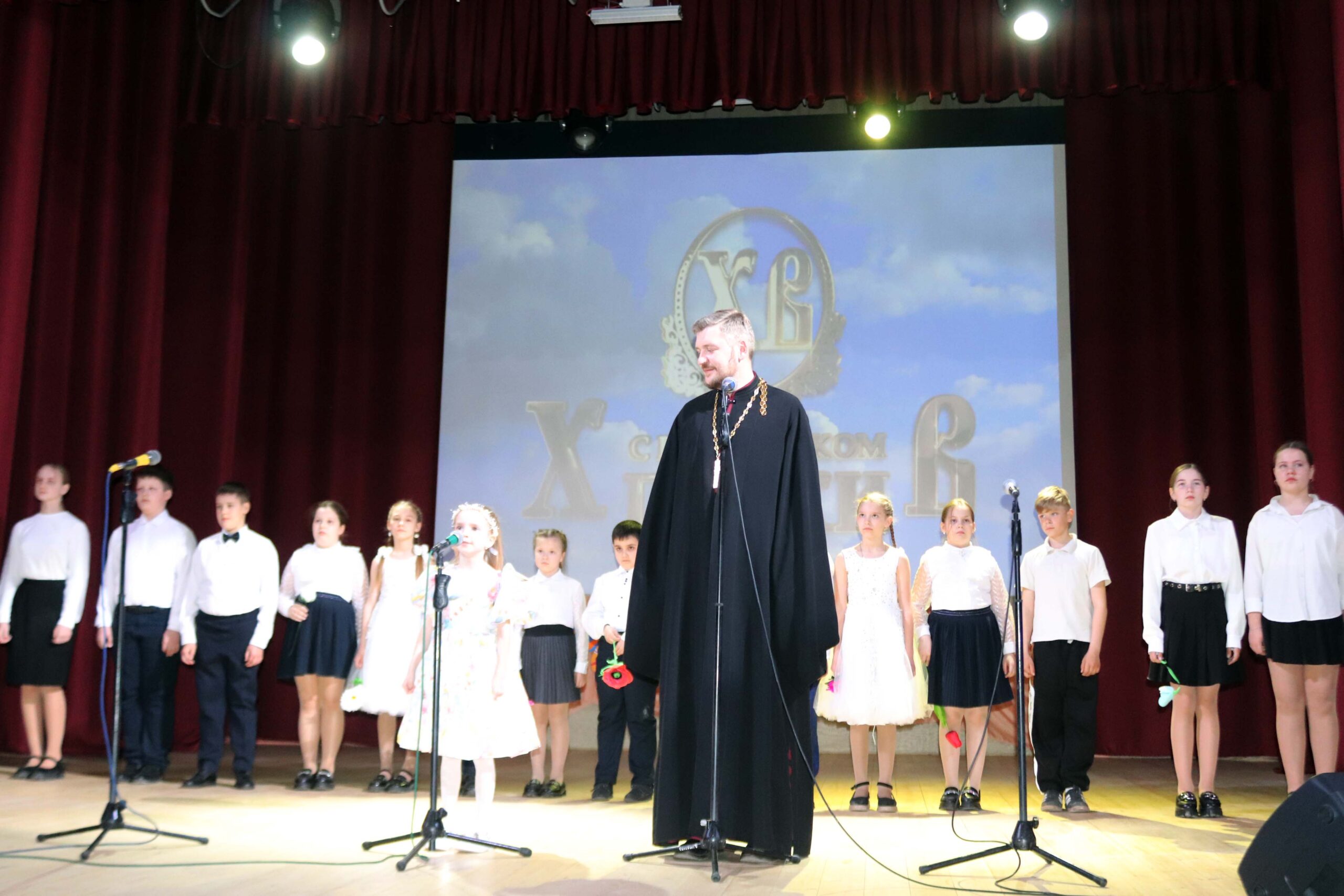 В Трубчевском РДК прошел праздничный пасхальный концерт