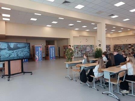 Профориентационные мероприятия проводят росгвардейцы с молодежью в Брянске