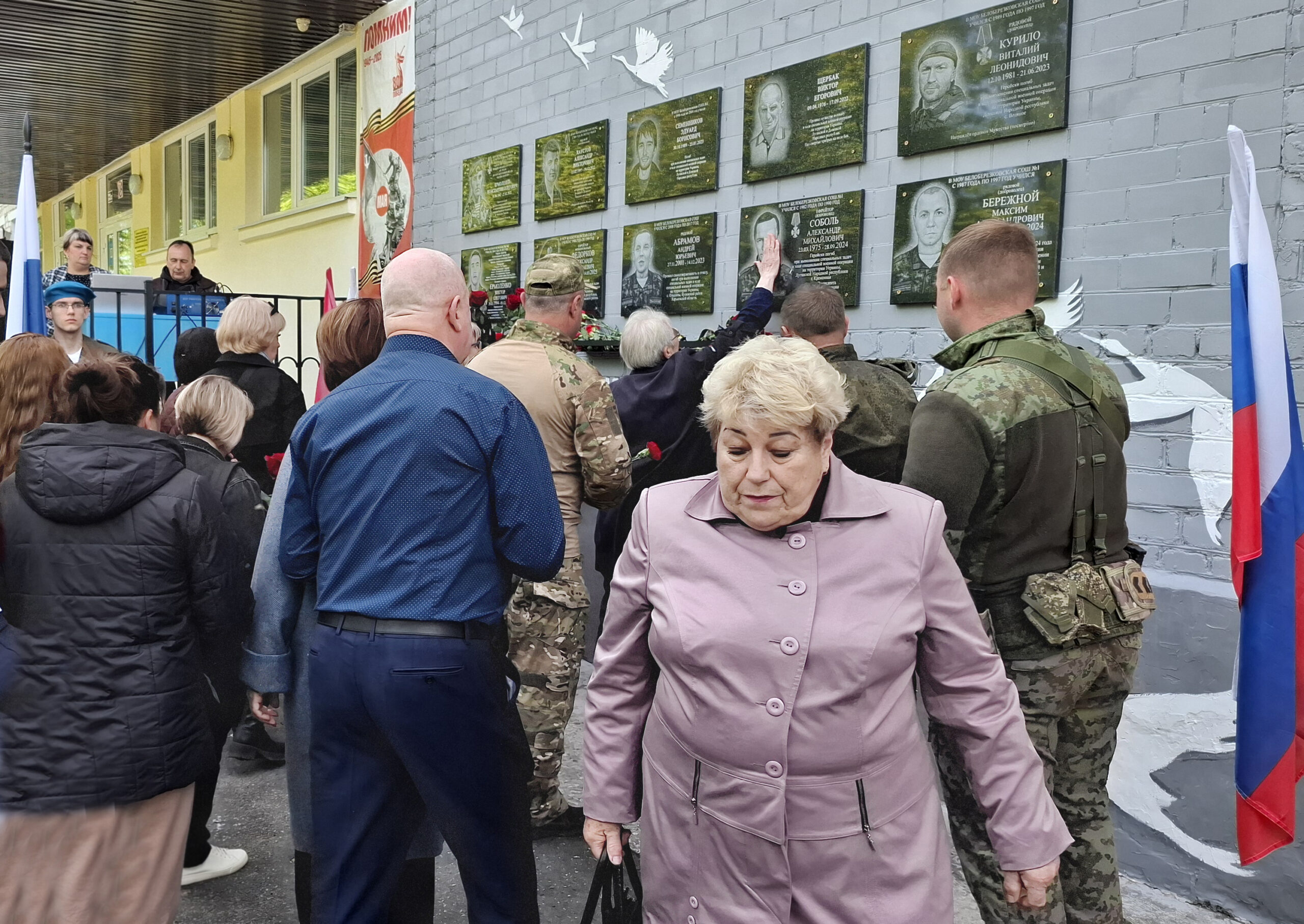 На трубчевской Белой Березке прошла торжественная церемония открытия мемориальных досок, посвященных погибшим в СВО землякам