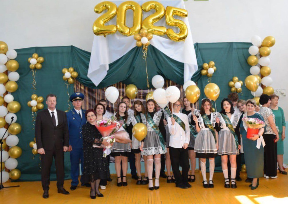 Прокурор Трубчевского района поздравил белоберезковских выпускников