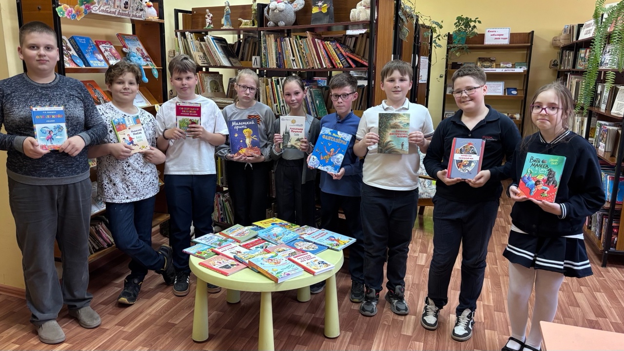 Трубчевская детская библиотека получила в подарок от издательства «Эксмодетство»  новые книги