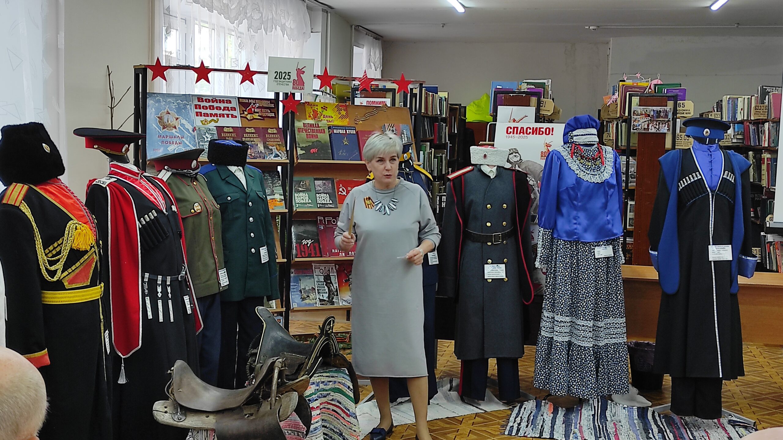 В Трубчевске открылась выставка казачьей формы Марины Бирюковой (0+)