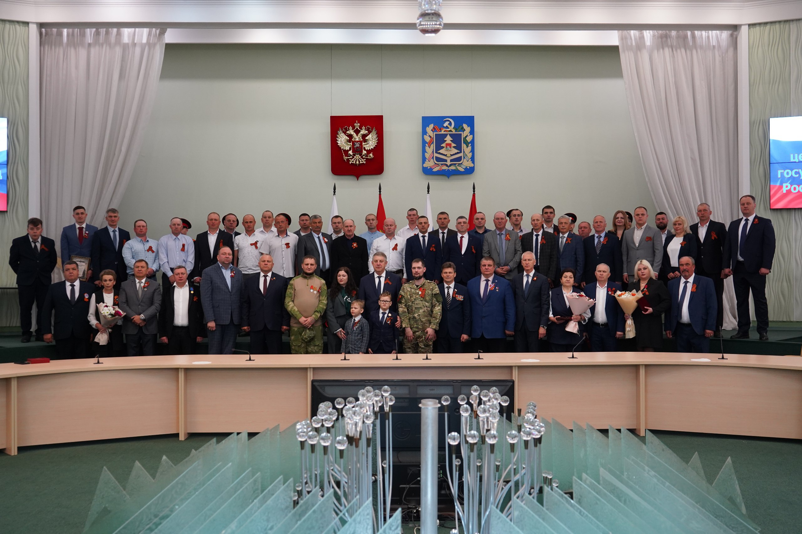 Государственные награды вручили участникам СВО и представителям промышленных, строительных, автотранспортных предприятий Брянщины