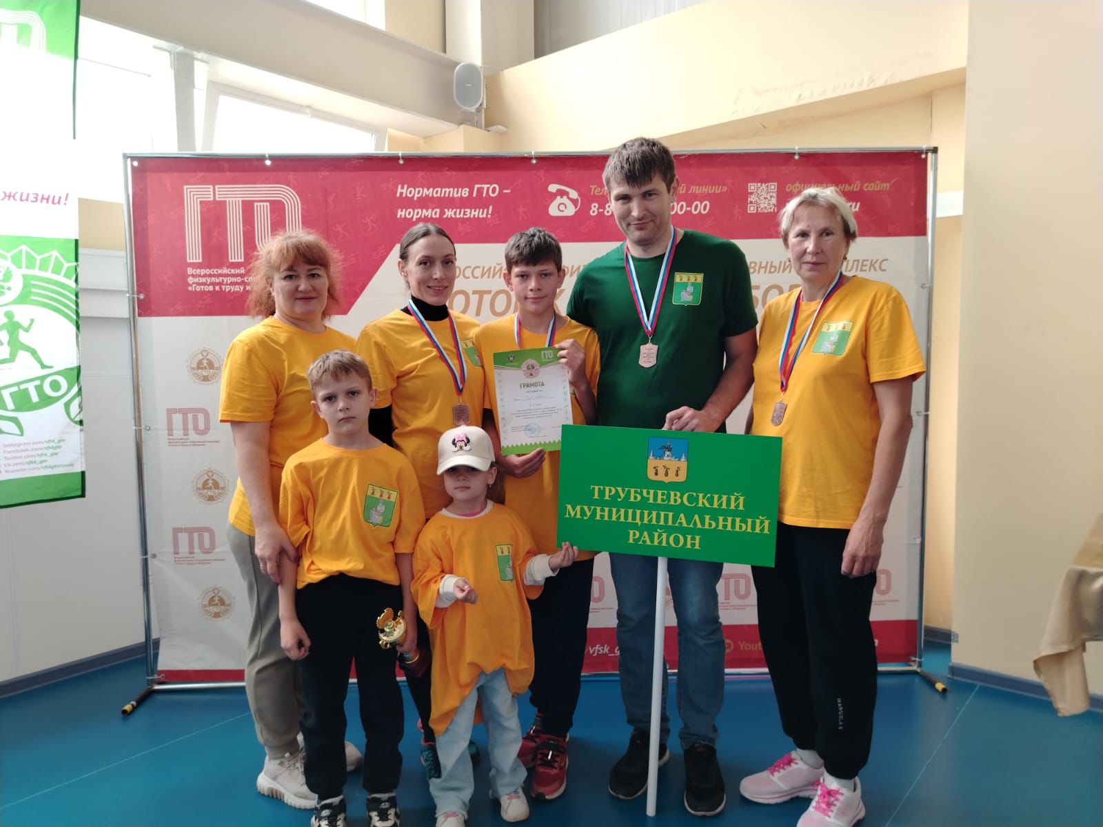 Трубчевская семья Хитровых стала призером фестиваля ГТО среди семейных команд