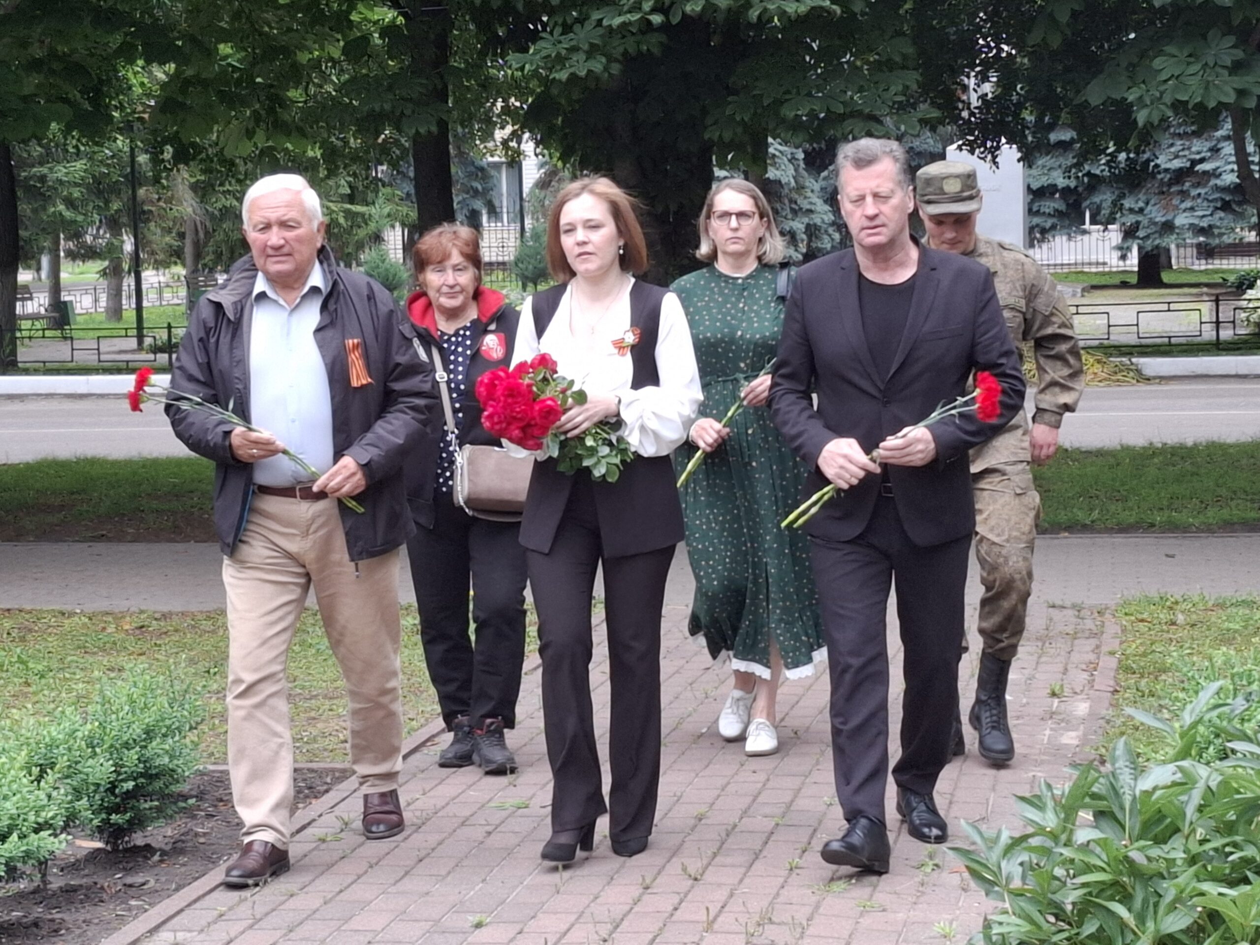 В Трубчевске в День памяти и скорби прошла торжественная церемония возложения цветов