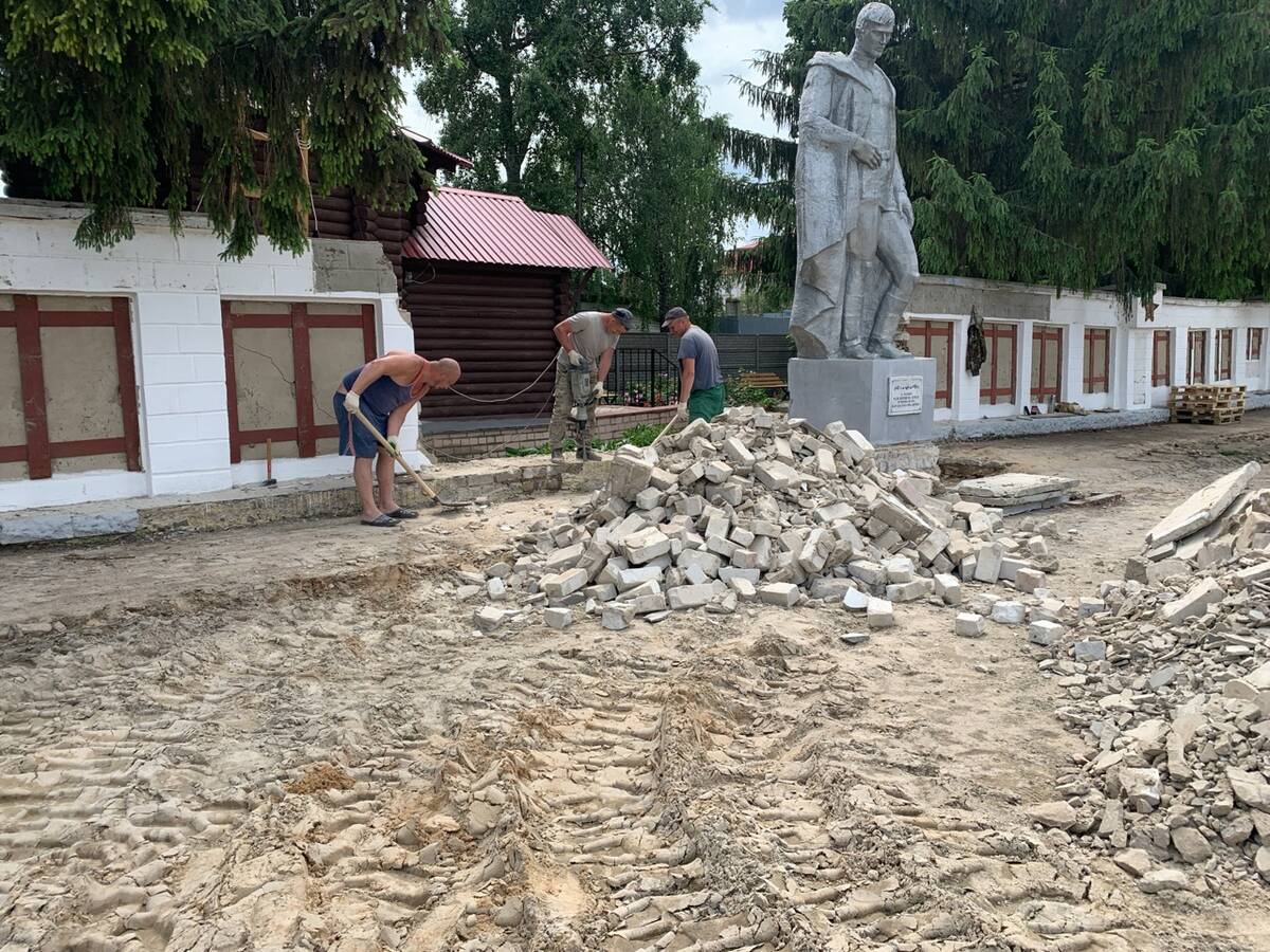 В брянском Стародубе стартовал капремонт мемориального комплекса «Стена Памяти»