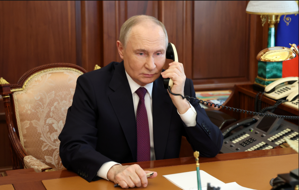 Президент РФ Путин провел телефонный разговор с Белозеровым и Богомазом в связи с ЧП под Брянском