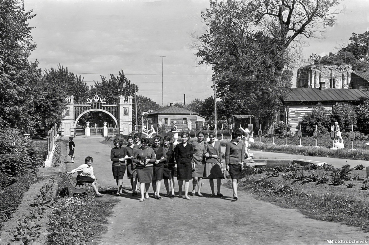 Трубчанам в День молодежи подарили путешествие в 1965 год
