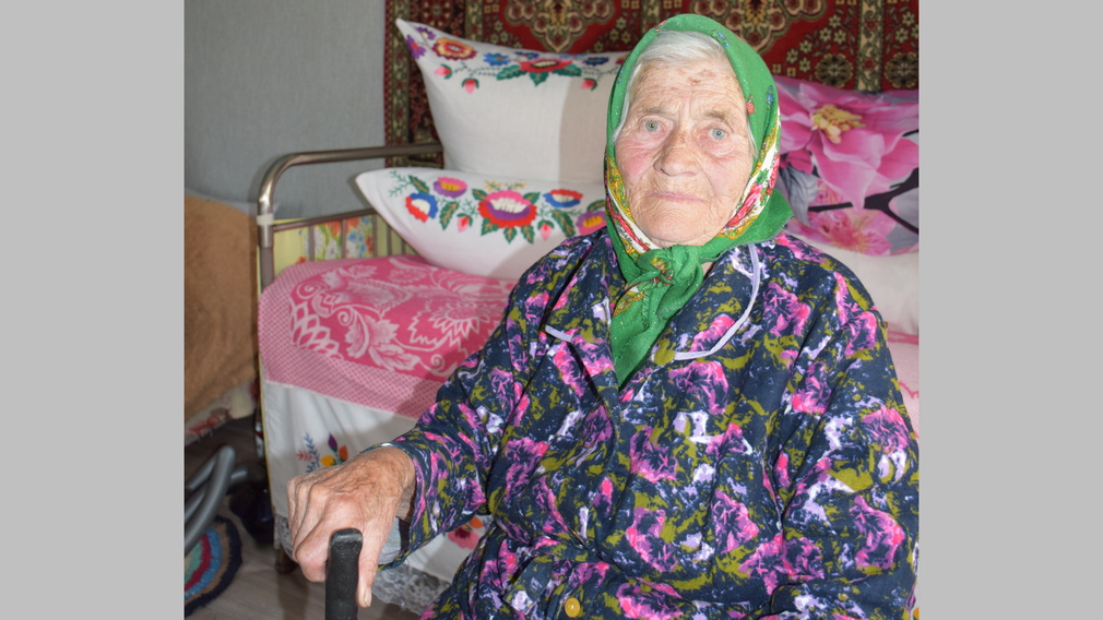 В Климовском районе Брянщины ветеран труда Надежда Хатуницкая отпраздновала 90-летие