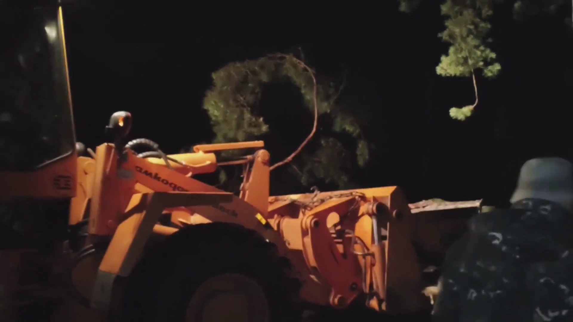 Начались оперативные работы по устранению последствий урагана в Брянском поселке Климово