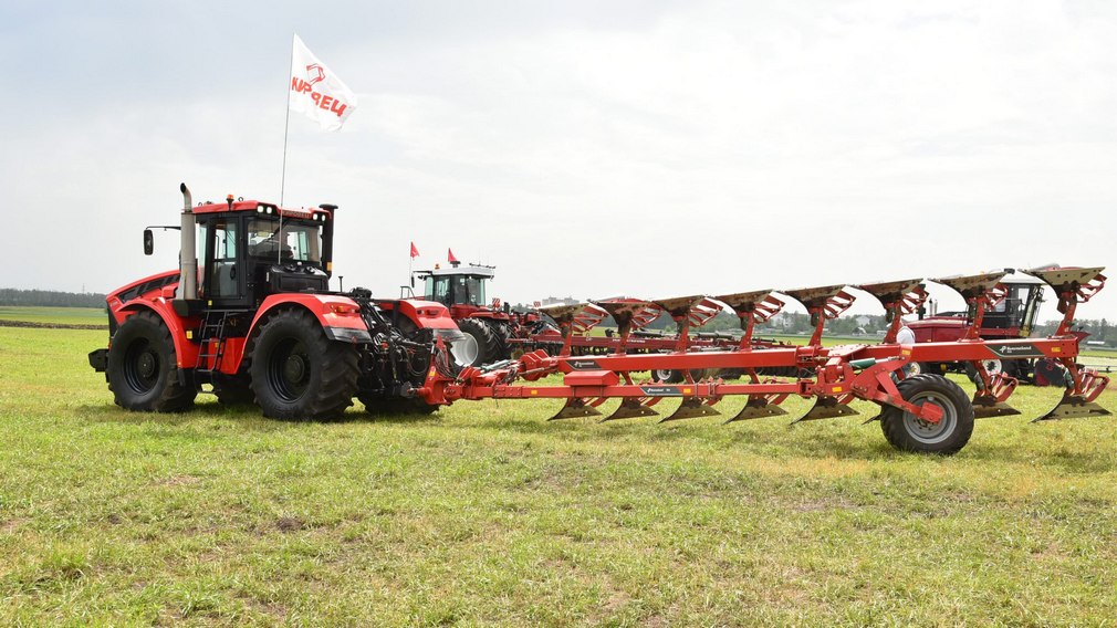 Выставка «День брянского поля» познакомила гостей с  передовыми  достижениями