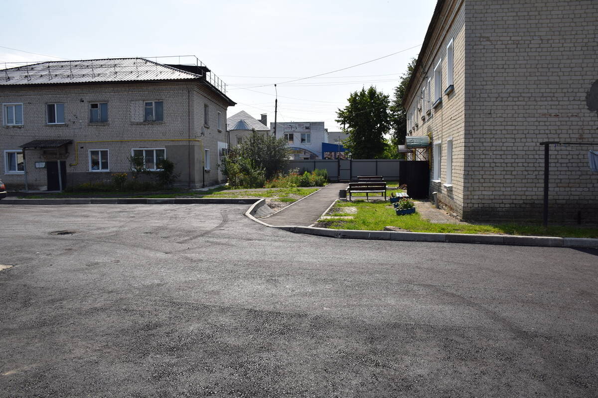 В брянском Климово обновили четыре двора