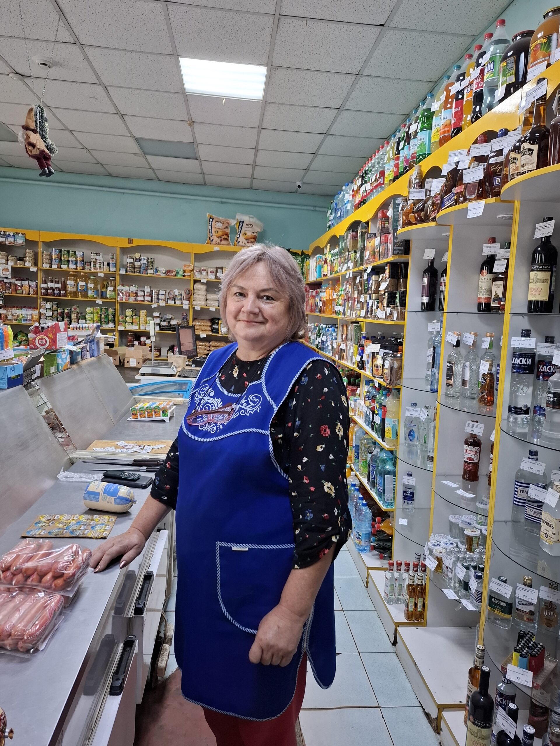 С профессиональным праздником своих коллег поздравила гендиректор трубчевского магазина «Садко» Т. В. Хоменкова