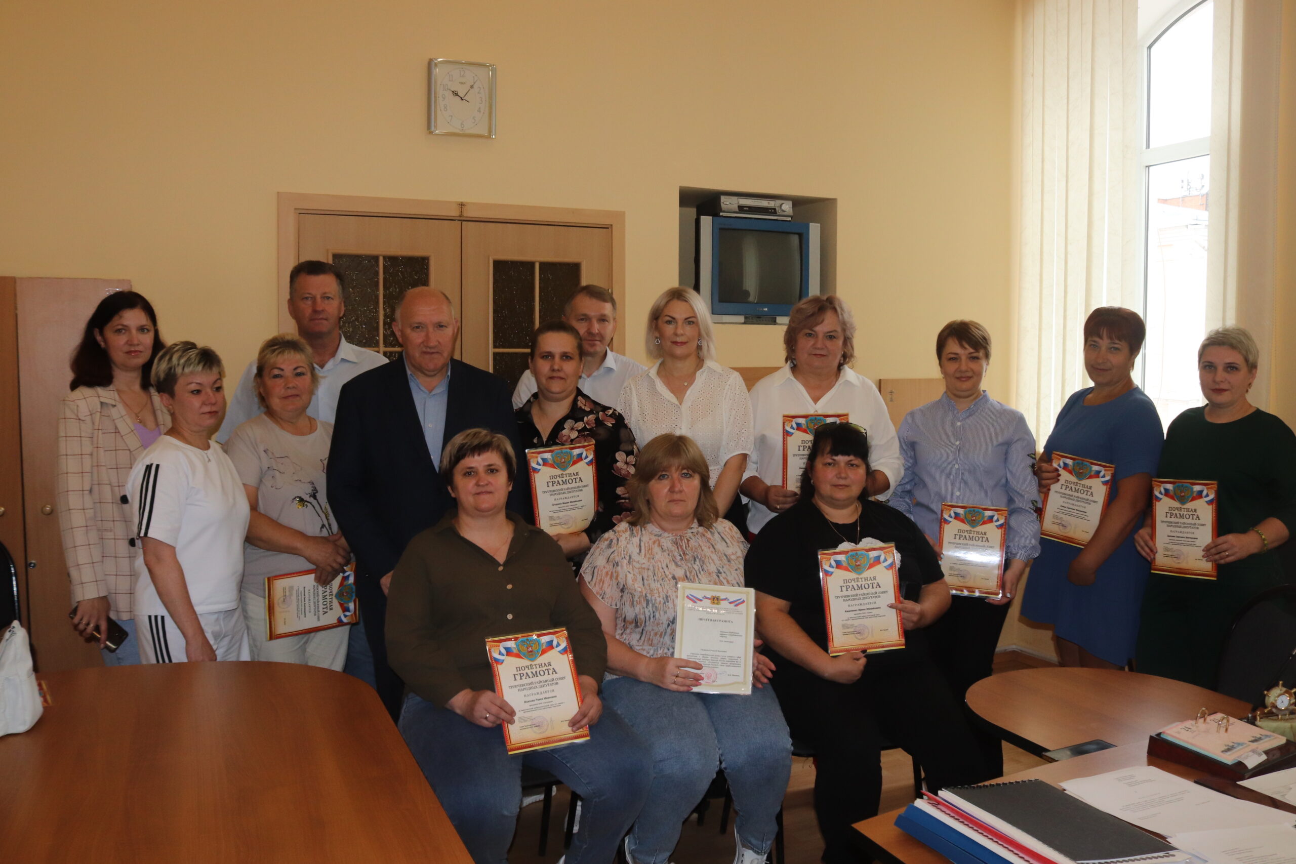 Трубчевских работников торговли наградили к профессиональному празднику