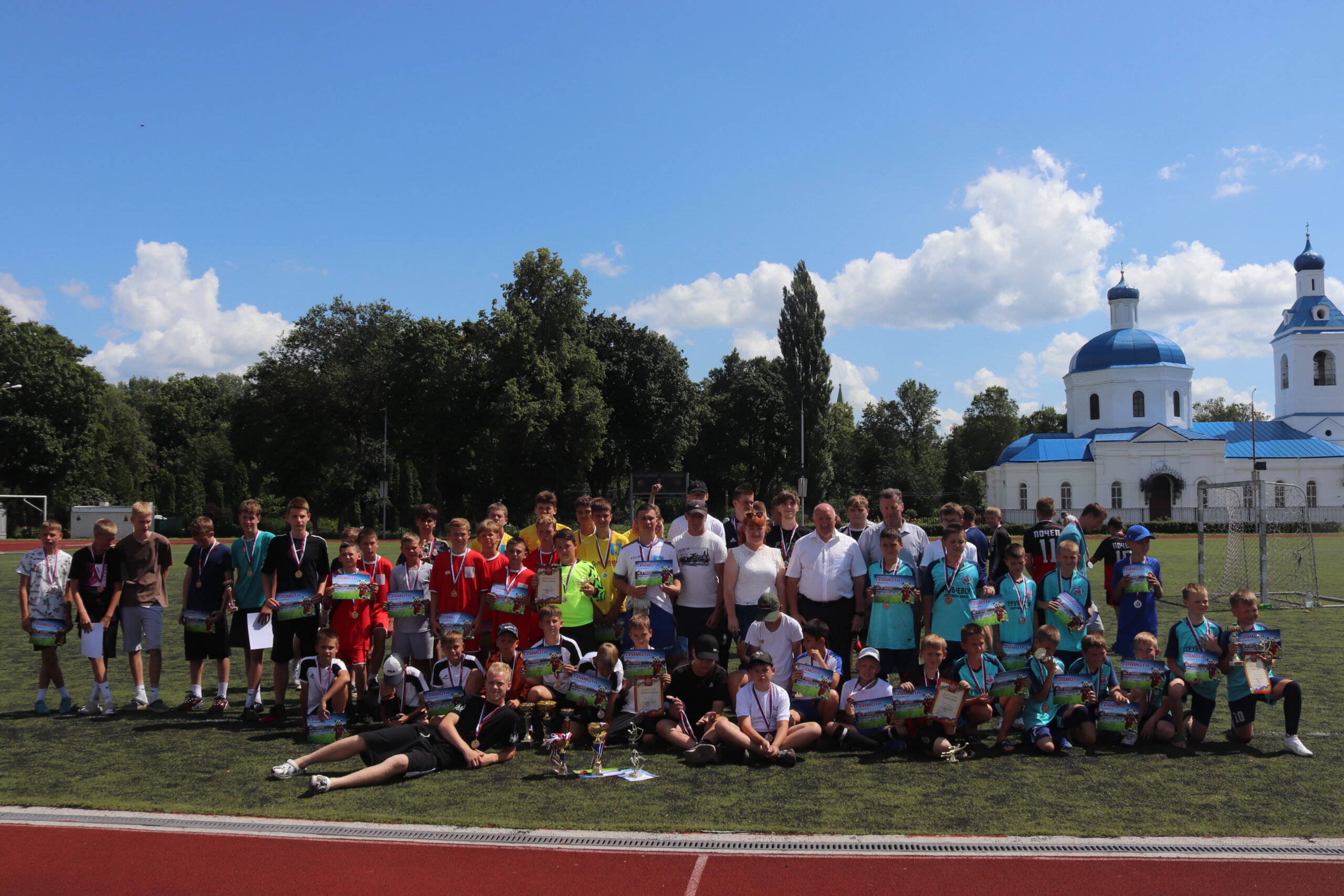 В Трубчевске завершился межрайонный турнир по мини-футболу «Золотой медведь-2025»