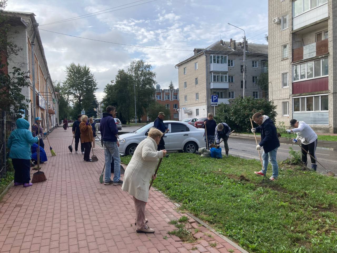 Трубчане присоединились к общеобластному субботнику