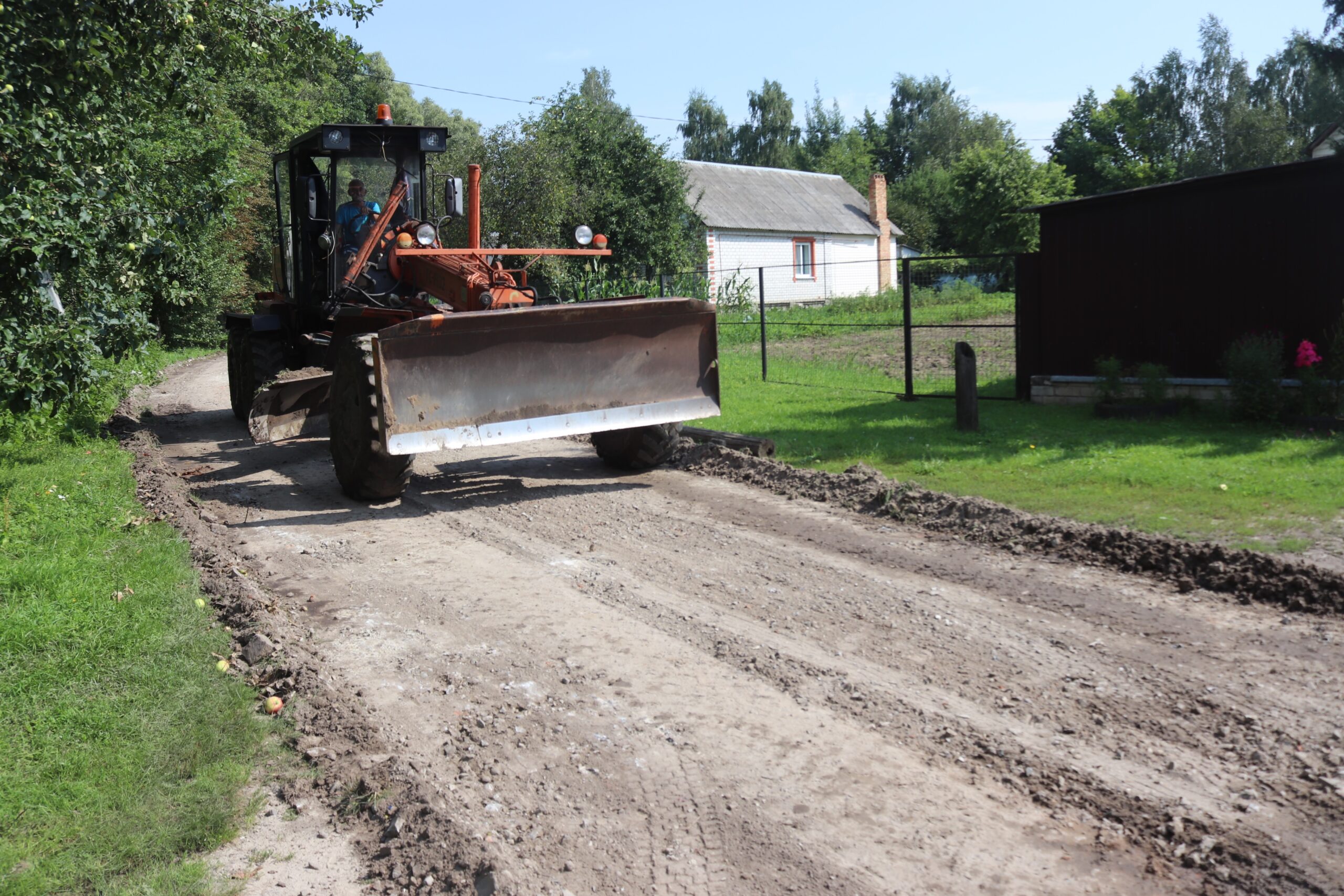 В сельских населенных пунктах Трубчевского района идет ремонт дорог