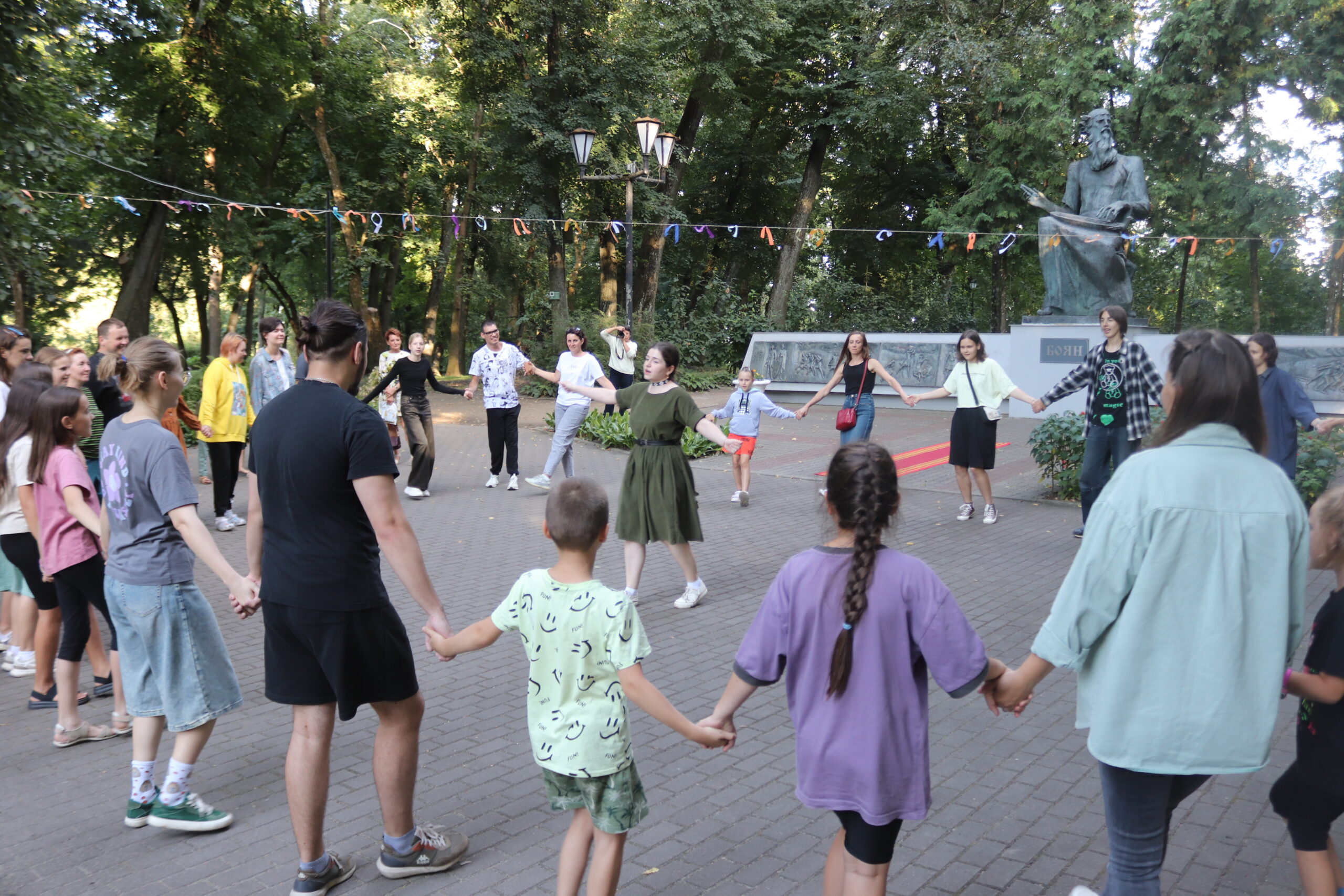 В Трубчевске прошла «Вечерка у Бояна» с Анастасией Пащенко