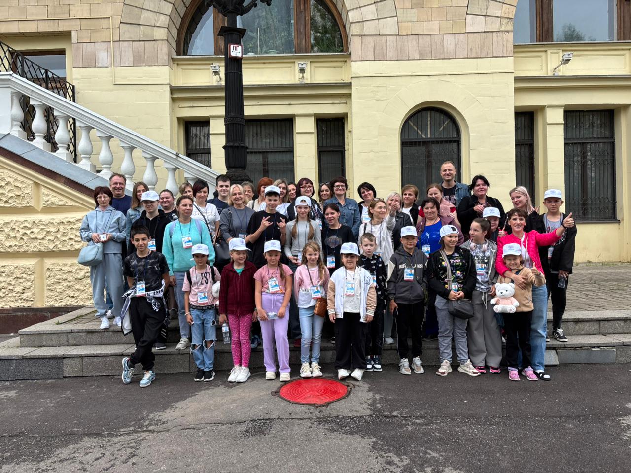 Юные жители Трубчевского района по инициативе благотворительного фонда «Ванечка» отправились в Москву