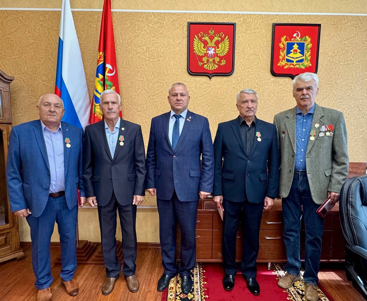 Спикер Брянской облдумы Валентин Суббот вручил памятные медали воинам-интернационалистам