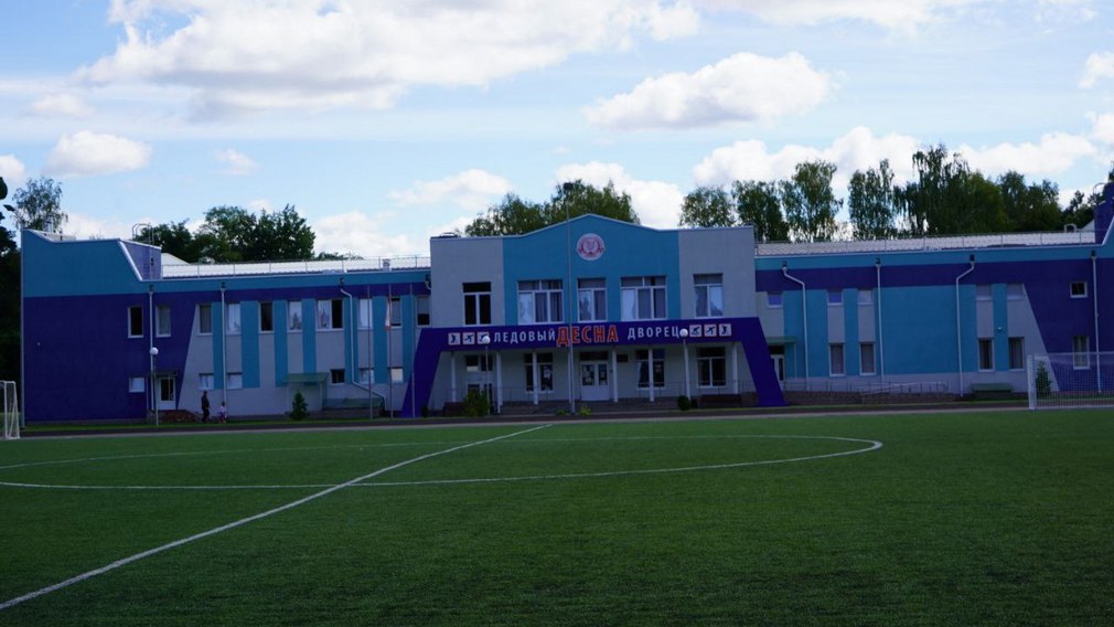 В брянской Жуковке построен Ледовый дворец и реконструирован стадион