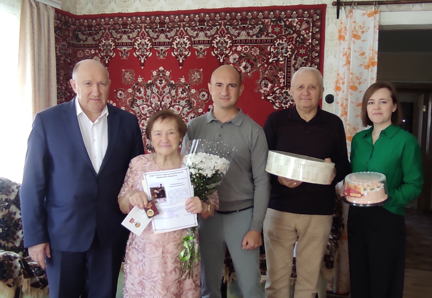 Почетного гражданина Трубчевска А. И. Соболеву поздравили с юбилеем