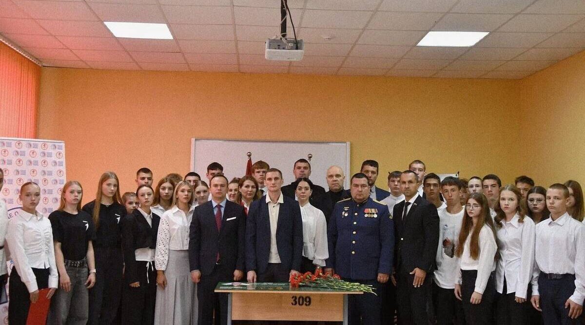 «Парту Героя» в Брянском училище олимпийского резерва  открыл участник проекта «Брянские герои»