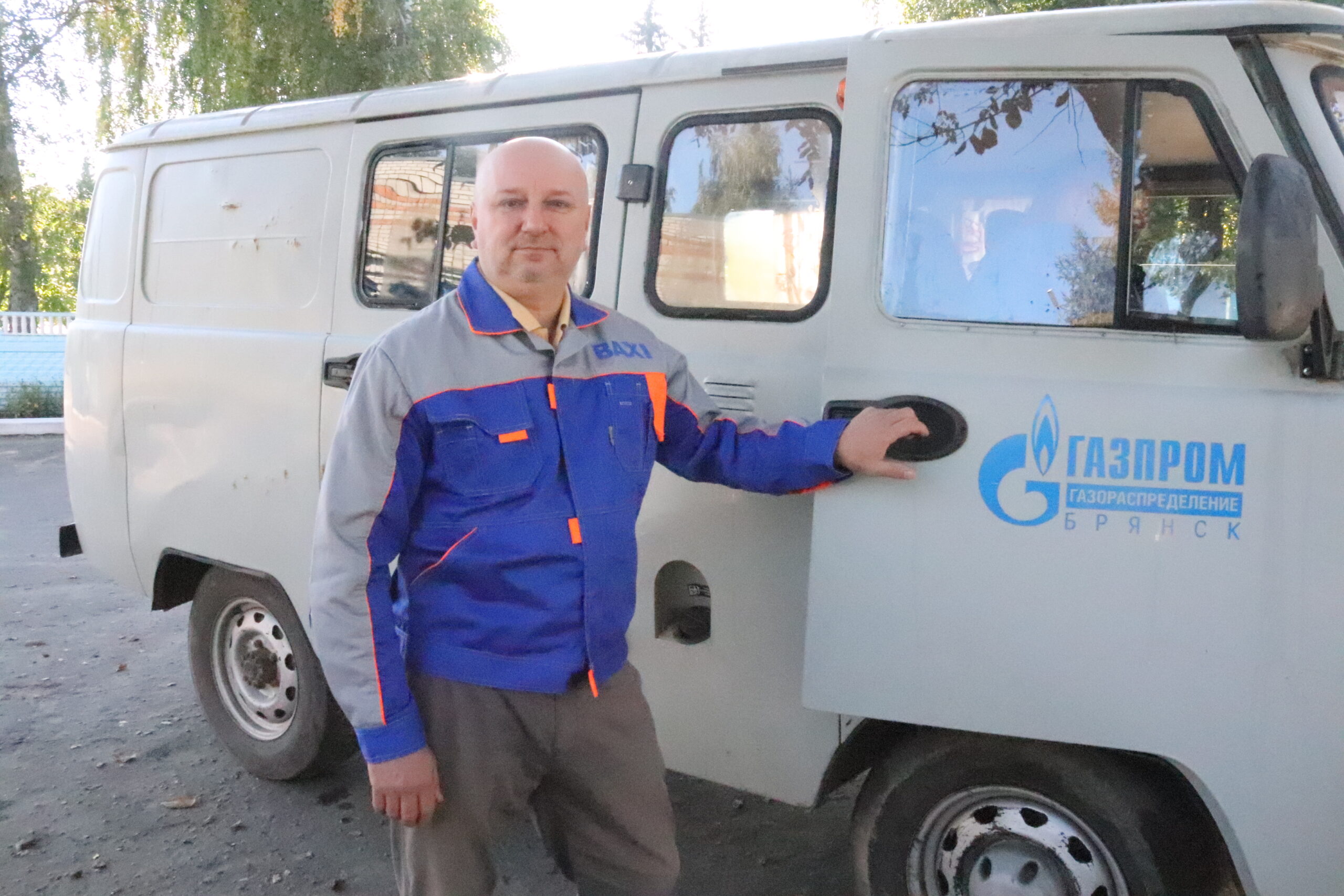 Прошел путь от слесаря до инженера-наладчика