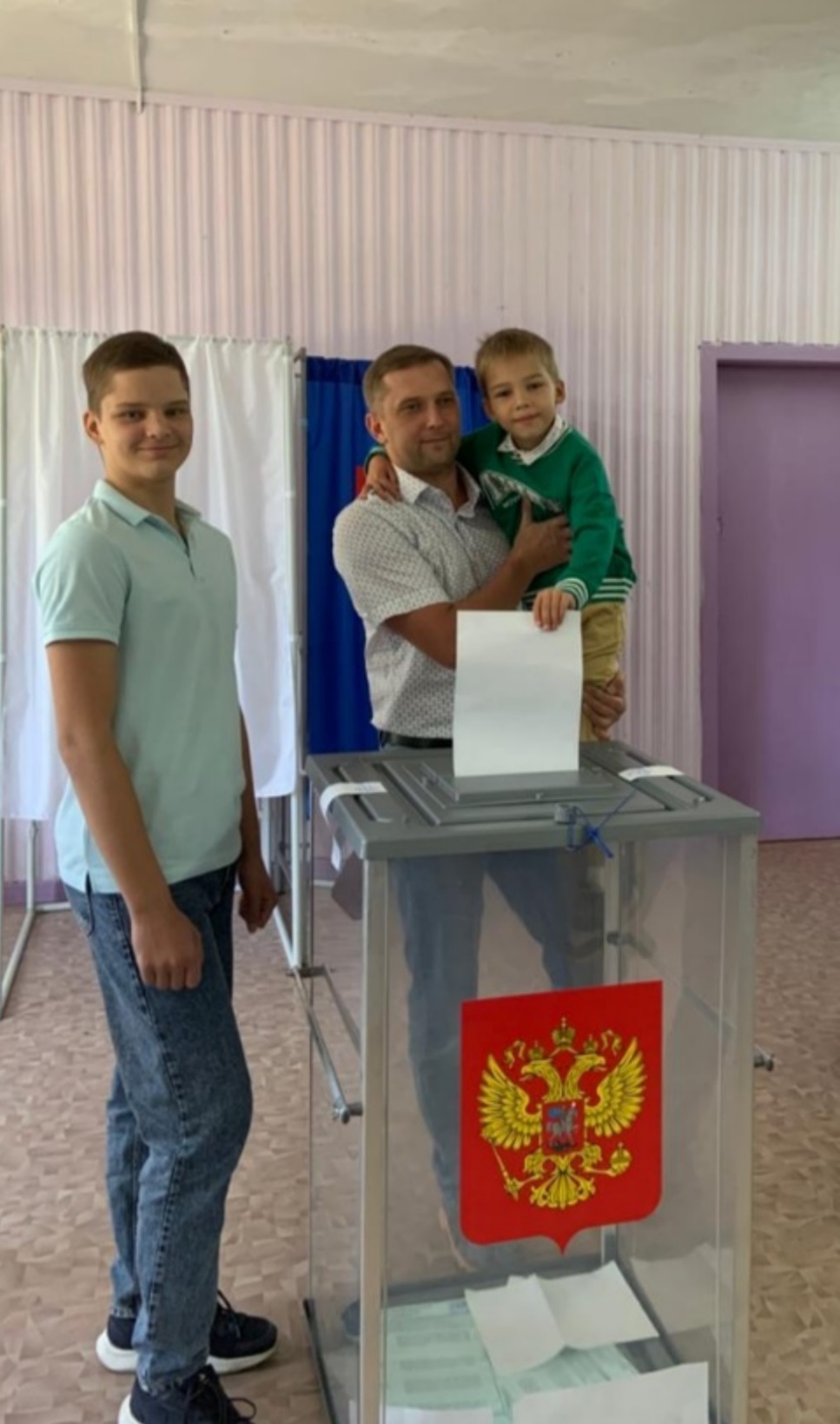 На выборы губернатора Брянской области трубчане приходят семьями