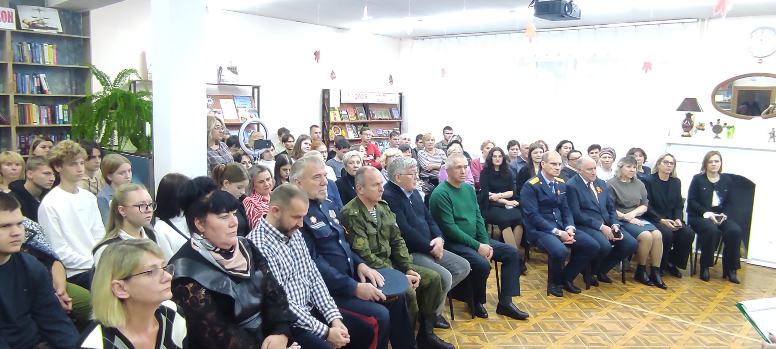 В Трубчевской библиотеке провели час памяти «Зов белых журавлей»