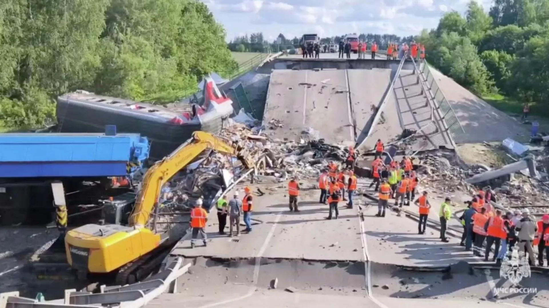 Александр Богомаз рассказал, когда восстановят рухнувший при ЧП мост в Брянской области