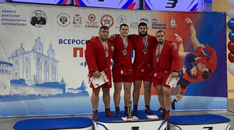 На соревнованиях в Смоленске брянские самбисты показали высокие результаты