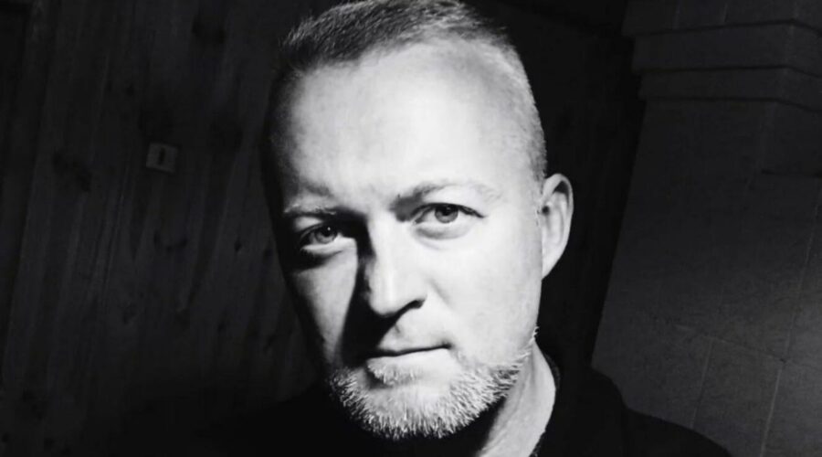 Артист брянской филармонии номинирован на Народную премию «Голос героев»