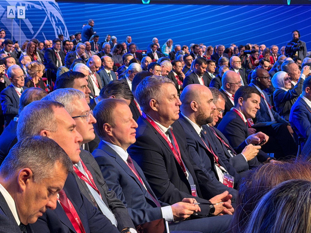 Губернатор Брянской области Александр Богомаз принял участие в пленарном заседании в Москве