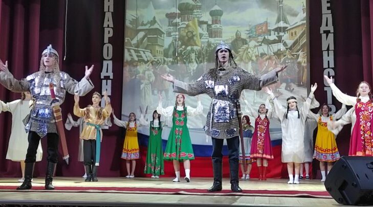 В Трубчевске прошел благотворительный фестиваль патриотической песни «Мы вместе»