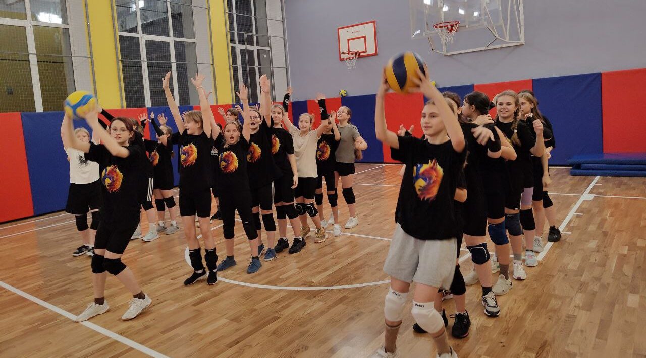 В Трубчевске в День народного единства провели «Веселые старты»