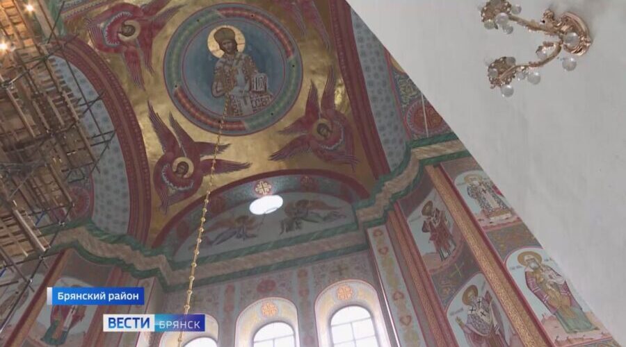 В Свенском мужском монастыре расписывают алтарь главного собора