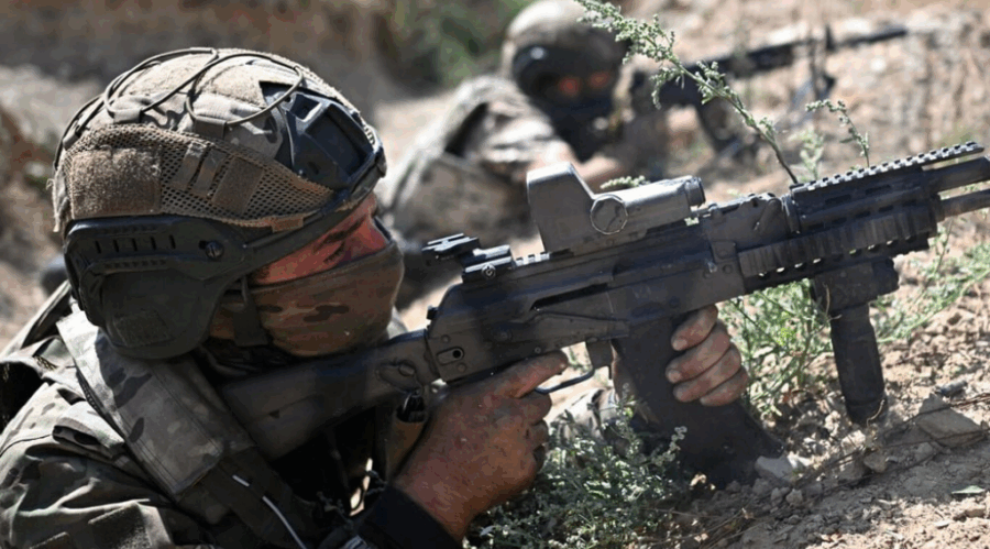 Брянского участника СВО наградили высокими наградами