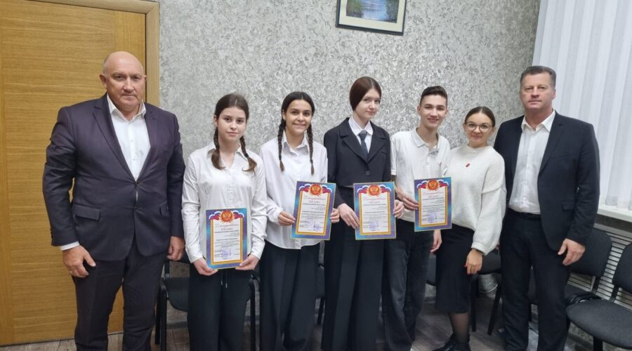 Благодарственные письма вручили команде Трубчевского педколледжа