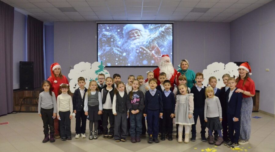 В Трубчевском РДК отпраздновали день рождения Деда Мороза