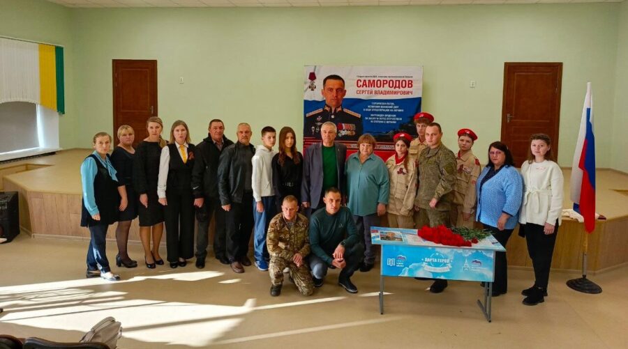 В Трубчевской СОШ №1 открыли «Парту Героя»