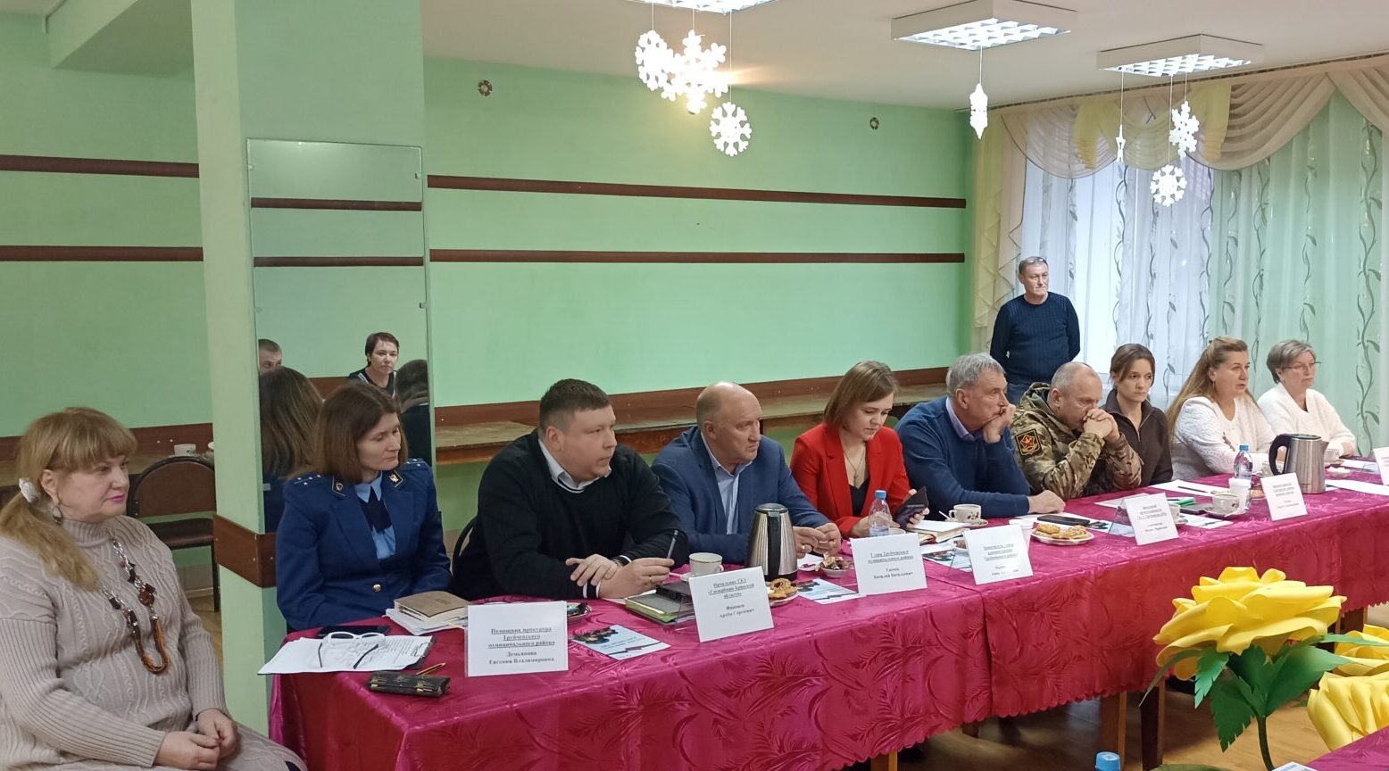 В Трубчевске прошла встреча «С заботой — о СВОих»