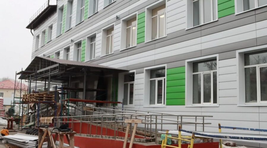 Школу в Бежицком районе Брянска капитально обновляют