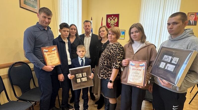 Трубчевским многодетным семьям вручили памятные дипломы