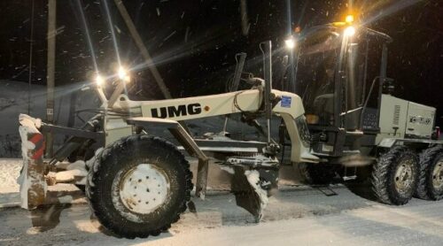 Дорожники Брянщины круглосуточно очищают автодороги от снега